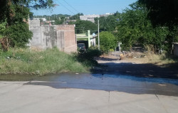 Fuga de agua en la colonia CNOP