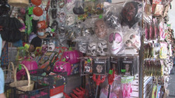 Por el día de halloween comerciantes del centro de Culiacán esperan repunte de ventas