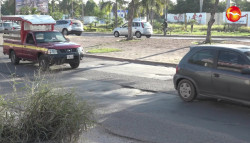 Prevalecen baches en la Avenida Gabriel Leyva