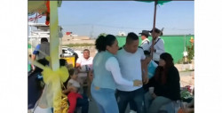 ¡Luego por qué los cierran? Familia de 25 organiza baile y taquiza en el panteón