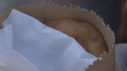 Llegan las gorditas y el atole de pinole a las calles de Culiacán