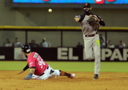 Tomateros divide triunfo y derrota con Naranjueros