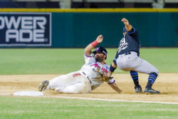 Los Yaquis sacan la escoba en Mazatlán