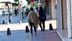 Llama sector salud abrigarse bien ante el descenso de las temperaturas
