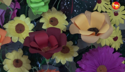 Flores de papel toda una tradición en Día de Muertos