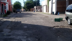 En malas condiciones la calle Reyna Fabiola