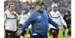 Maradona está internado por anemia y será operado por un hematoma en la cabeza