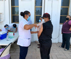 Vacunan a empleados del Ayuntamiento de Ahome contra la influenza