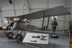 Cuenca conmemora el centenario del primer vuelo transandino