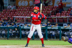 Chris Roberson queda fuera de Venados