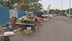 Seguirán los tianguis trabajando al 50%