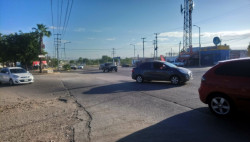 Piden colocar semáforos en la entrada del fraccionamiento Los ángeles