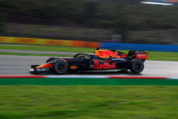 Verstappen domina los entrenamientos, Checo es 11vo