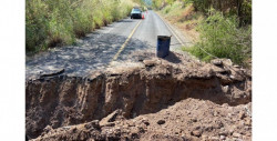 Rompen la carretera en Michoacán para evitar el paso del CJNG