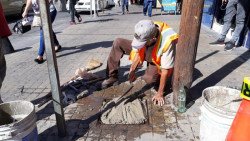 Realizan reparación de registros sin tapa en el centro
