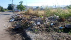 Lote baldío utilizado como basurero en Nueva Galicia