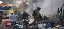 Se incendia domicilio en El Ranchito: se almacenaba material de plástico
