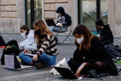 La OMS defiende mantener abiertas las escuelas y cree evitables los confinamientos