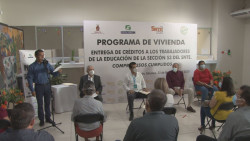 Con apoyo del Gobierno del estado entregan 29 créditos de vivienda al ISSSTEESIN