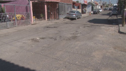 Con baches la calle artículo 27