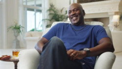 Michael Jordan dona 2 millones de dólares