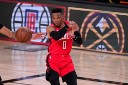 Russell Westbrook firma con los Washington Wizards