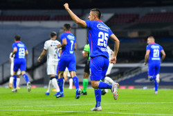 Cruz Azul golea a Pumas y se acerca a la gran final