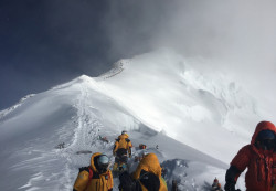 Los microplásticos escalan el Everest