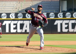 Naranjeros blanquea a Tomateros 2-0 y asegura la serie
