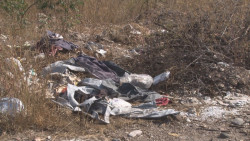 Queman basura en lote baldío