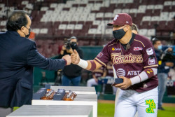 Tomateros de Culiacán recibe anillos de campeones 2019-2020