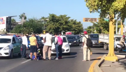 Automóvil arrolla a ciclista que intentaba cruzar la calle