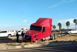 Muere una mujer tras ser atropellada por un tráiler
