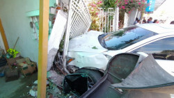 Accidente de tránsito deja daños materiales