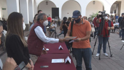 Entregan 165 títulos de propiedad de viviendas