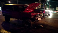 Mujer y bebé resultan lesionados en accidente