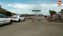 Camión de volteo embiste a motociclista y muere