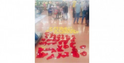 ¿Se preparaban para año nuevo? Atrapan a Blanca y a Cinthya robando 60 calzones rojos y amarillos de un Walmart