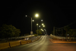En vialidades principales instalan lámparas LED