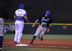 Los Charros ganan en casa y alargan la serie de Playoffs