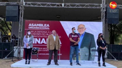 Regresa tras ausentarse por gira partidista