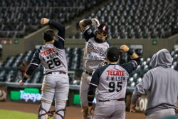 Tomateros toma ventaja en la serie semifinal al vencer 10-7 a Yaquis