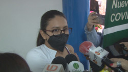 Abigail ...enfermera de 24 años se siente más segura vacunada