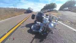Se lesiona pareja en accidente carretero en Mazatlán