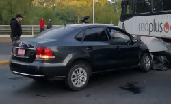 Choque deja daños materiales