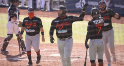 Los Naranjeros gana y toma ventaja en la semifinal
