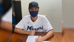 Marlins firma al mazatleco Pablo León Meza