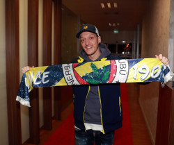 Mesut Özil ya está en Turquía para firmar con el Fenerbahce