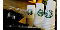 12 mil euros de multa a Starbucks por los "ojos rasgados" que dibujó una empleada en el vaso de clienta tailandesa