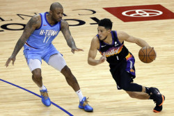 Los Suns le pegan a los Raptors